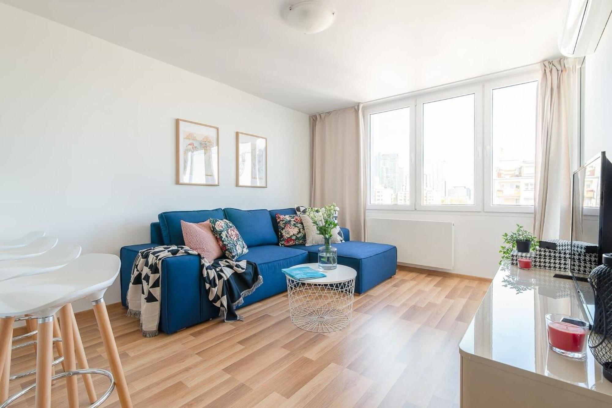 Navy Aesthetic Apartment With Balcony By Noclegi Renters Varsóvia Exterior foto